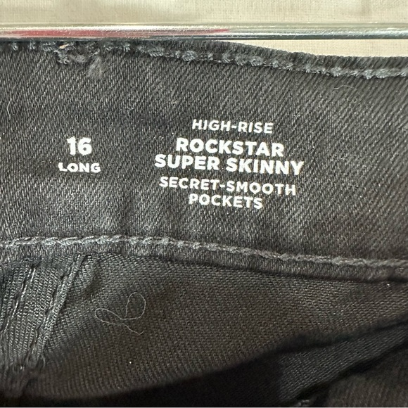 Old Navy High Rise Rockstar Super Skinny Secret Smooth Pockets Black 16 Long - Picture 4 of 8